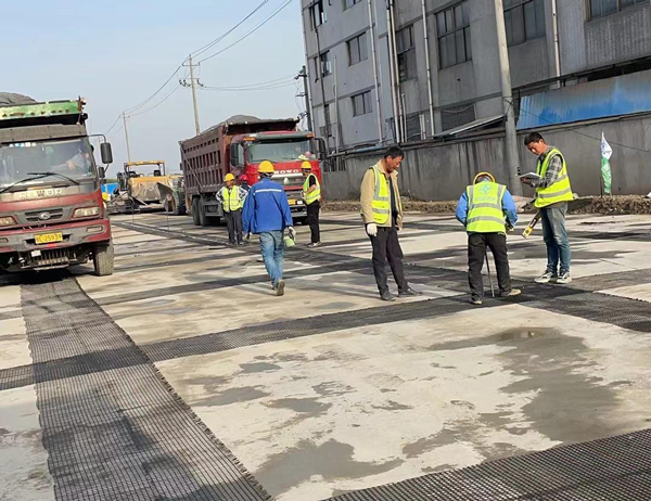 延川老材料的新故事:玻璃纤维土工格栅如何在‘白改黑’浪潮中重获新生?